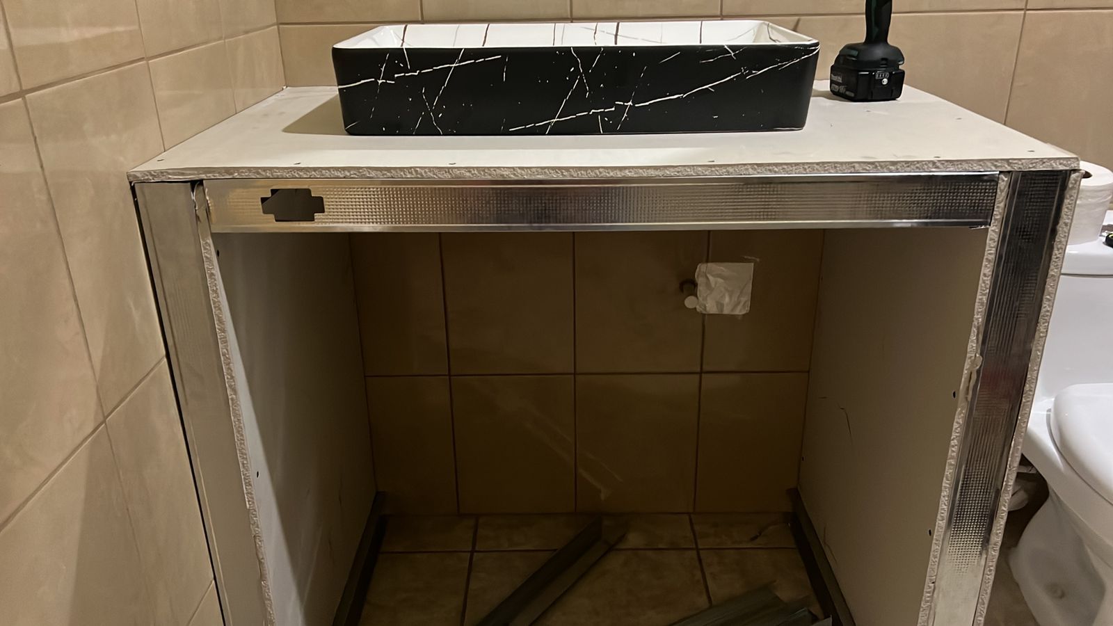 Estructura de tabla yeso para mueble de baño